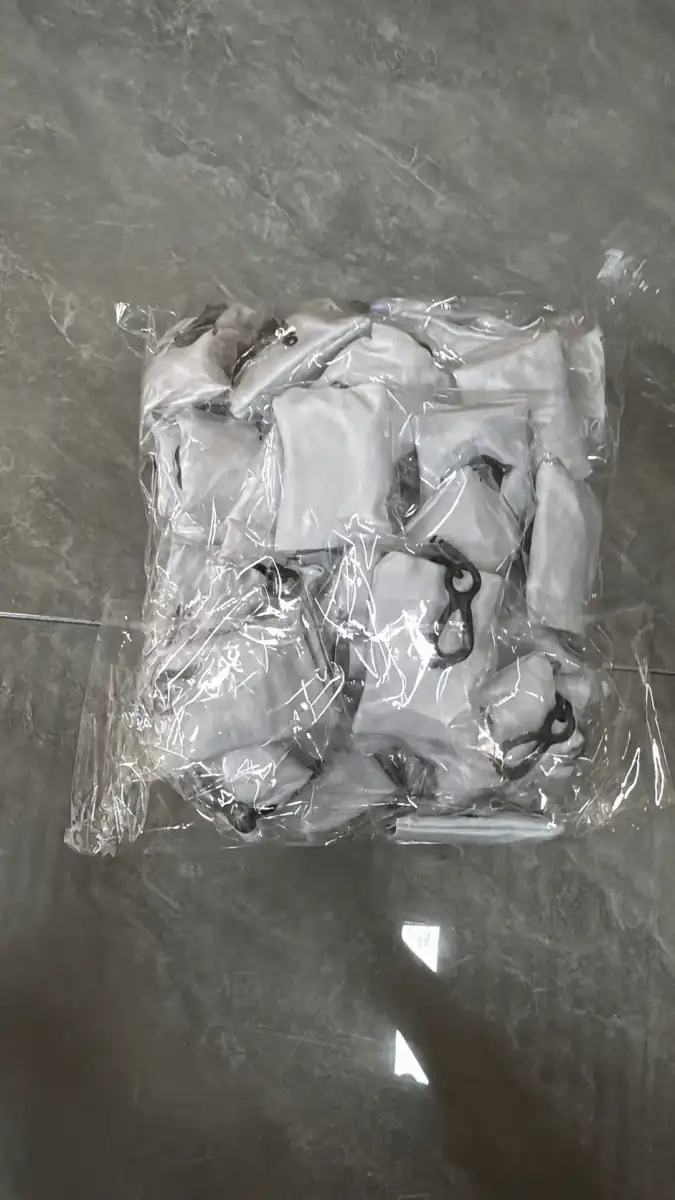 Anonymized screen cleaners packed with black clips
